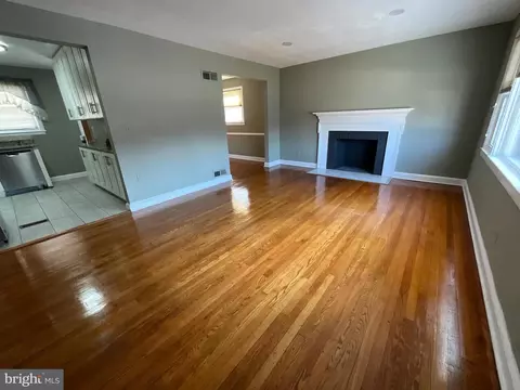 Living - 10405 Georgia Ave, Silver Spring, MD 20902 photo 3 of 4