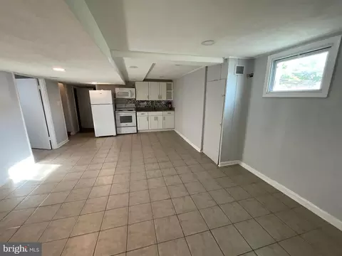 Living - 10405 Georgia Ave, Silver Spring, MD 20902 photo 4 of 4