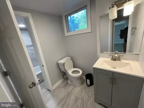 Bath - 10405 Georgia Ave, Silver Spring, MD 20902 photo 3 of 3