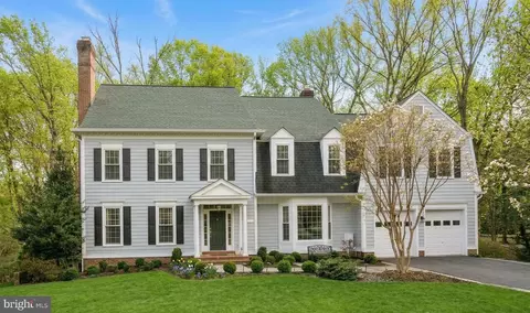 8318 Comanche Ct, Bethesda, MD 20817
