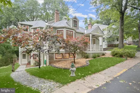 6004 Princeton Ave, Glen Echo, MD 20812