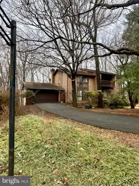 8617 Carlynn Dr, Bethesda, MD 20817