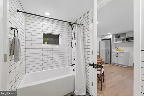 Bath - 513 Kerwin Ct, Silver Spring, MD 20901 photo 6 of 6