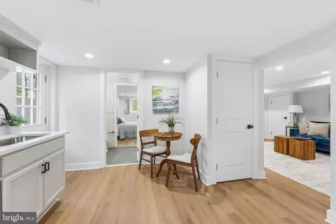 Entry Way - 513 Kerwin Ct, Silver Spring, MD 20901 photo 9 of 9