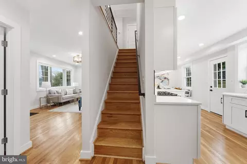 Entry Way - 513 Kerwin Ct, Silver Spring, MD 20901 photo 2 of 9