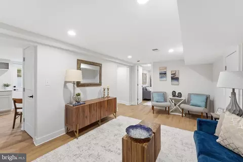 Entry Way - 513 Kerwin Ct, Silver Spring, MD 20901 photo 8 of 9