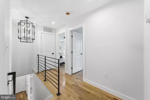 Entry Way - 513 Kerwin Ct, Silver Spring, MD 20901 photo 3 of 9