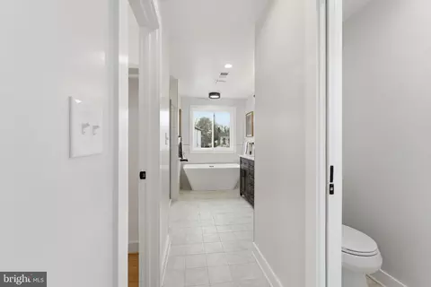 Entry Way - 513 Kerwin Ct, Silver Spring, MD 20901 photo 5 of 9