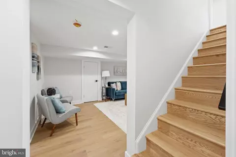 Entry Way - 513 Kerwin Ct, Silver Spring, MD 20901 photo 7 of 9