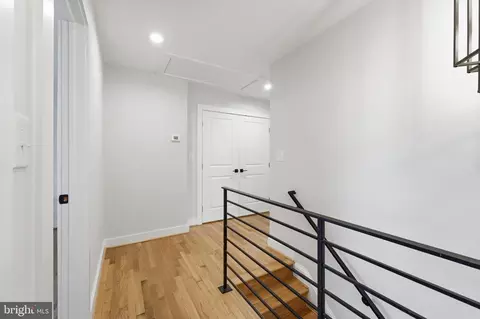 Entry Way - 513 Kerwin Ct, Silver Spring, MD 20901 photo 4 of 9