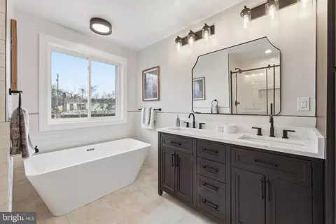 Bath - 513 Kerwin Ct, Silver Spring, MD 20901 photo 2 of 6