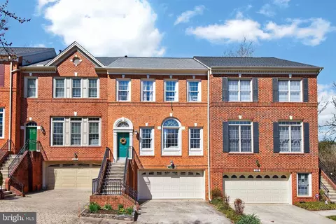 105 Crofton Hill Ln, Rockville, MD 20850