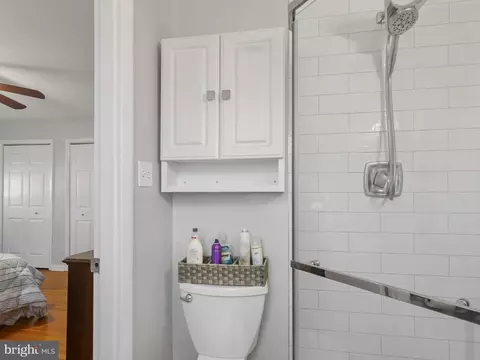 Bath - 935 Loxford Ter, Silver Spring, MD 20901 photo 1 of 2