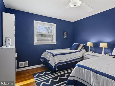 Bedroom - 935 Loxford Ter, Silver Spring, MD 20901 photo 7 of 10
