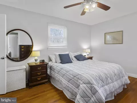 Bedroom - 935 Loxford Ter, Silver Spring, MD 20901 photo 5 of 10