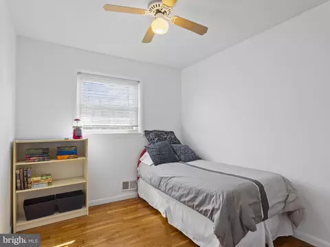 Bedroom - 935 Loxford Ter, Silver Spring, MD 20901 photo 9 of 10