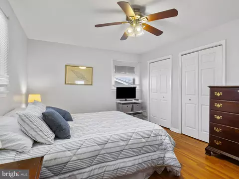 Bedroom - 935 Loxford Ter, Silver Spring, MD 20901 photo 4 of 10