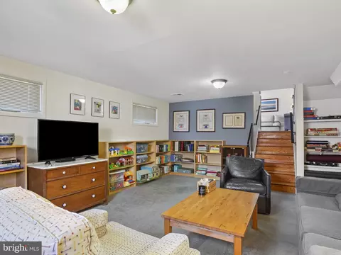 Living - 935 Loxford Ter, Silver Spring, MD 20901 photo 3 of 3