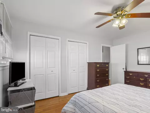 Bedroom - 935 Loxford Ter, Silver Spring, MD 20901 photo 3 of 10