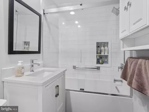 Bath - 935 Loxford Ter, Silver Spring, MD 20901 photo 2 of 2