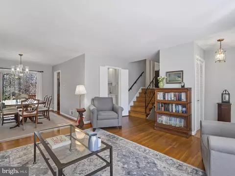 Living - 935 Loxford Ter, Silver Spring, MD 20901 photo 1 of 3