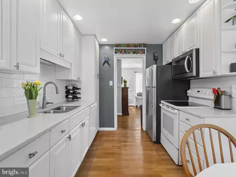 Kitchen - 935 Loxford Ter, Silver Spring, MD 20901 photo 3 of 3