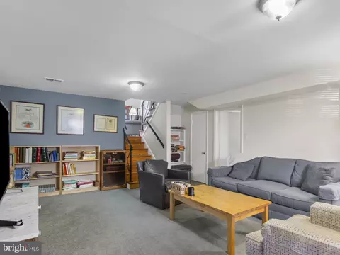 Living - 935 Loxford Ter, Silver Spring, MD 20901 photo 2 of 3