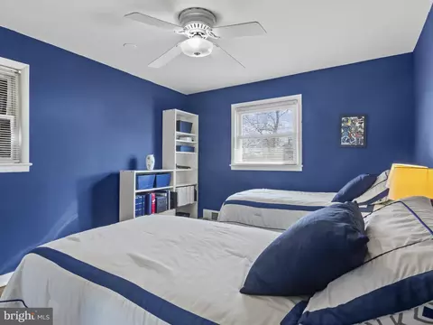 Bedroom - 935 Loxford Ter, Silver Spring, MD 20901 photo 6 of 10
