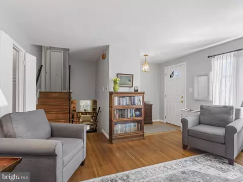 Entry Way - 935 Loxford Ter, Silver Spring, MD 20901 photo 1 of 2