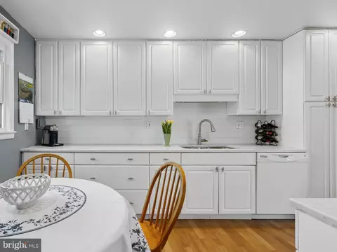 Kitchen - 935 Loxford Ter, Silver Spring, MD 20901 photo 2 of 3