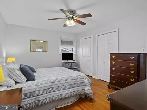 Bedroom - 935 Loxford Ter, Silver Spring, MD 20901 photo 2 of 10