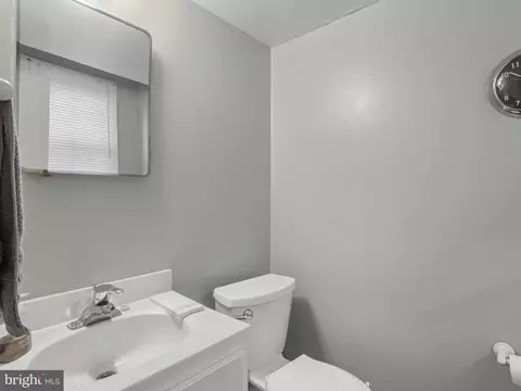 Entry Way - 935 Loxford Ter, Silver Spring, MD 20901 photo 2 of 2