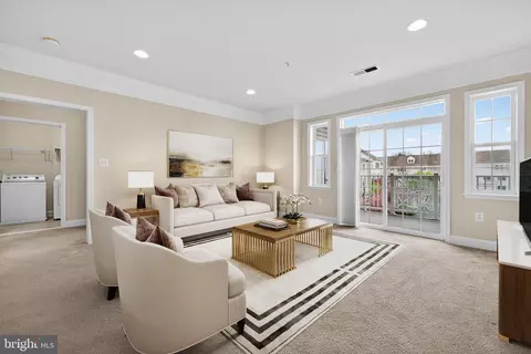 327 King Farm Blvd #203, Rockville, MD 20850
