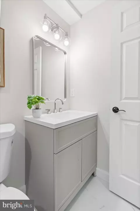 Bath - 1518 Gridley Ln, Silver Spring, MD 20902 photo 2 of 10