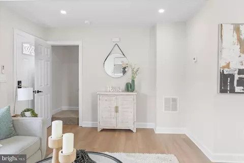 Entry Way - 1518 Gridley Ln, Silver Spring, MD 20902 photo 2 of 7