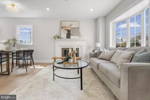 Living - 1518 Gridley Ln, Silver Spring, MD 20902 photo 2 of 4