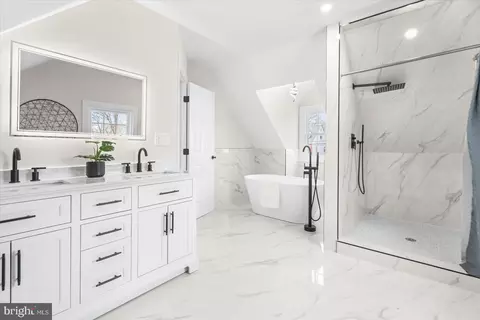 Bath - 1518 Gridley Ln, Silver Spring, MD 20902 photo 6 of 10