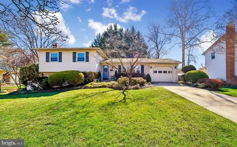 4 Cullinan Dr, Gaithersburg, MD 20878