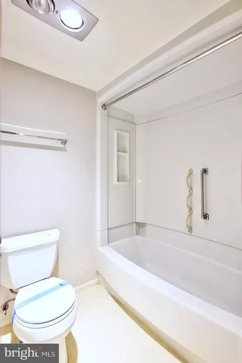 Bath - 15107 Interlachen Dr #2-621, Silver Spring, MD 20906 photo 4 of 4