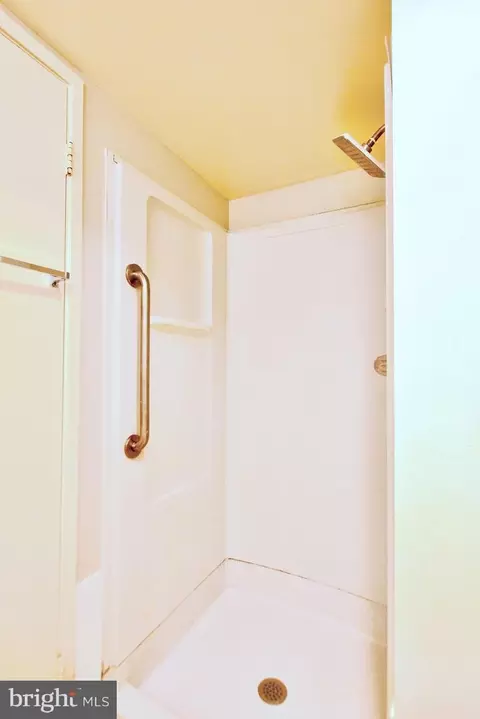 Bath - 15107 Interlachen Dr #2-621, Silver Spring, MD 20906 photo 1 of 4