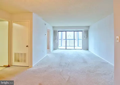 Living - 15107 Interlachen Dr #2-621, Silver Spring, MD 20906 photo 1 of 2