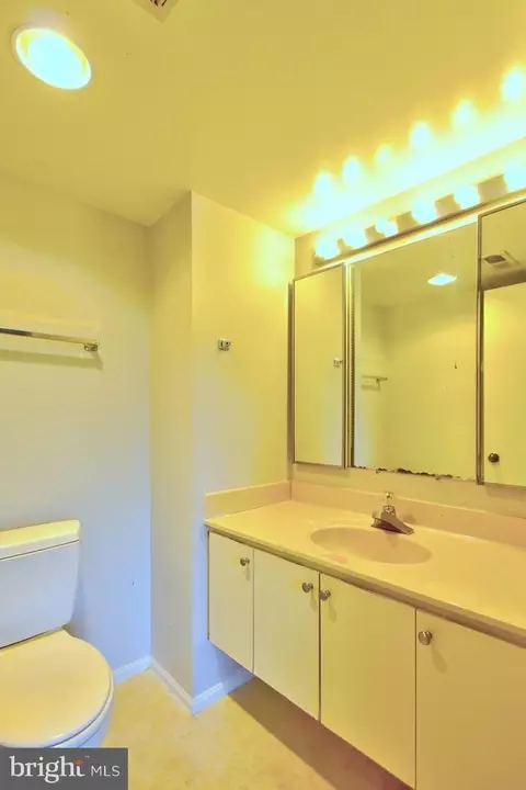 Bath - 15107 Interlachen Dr #2-621, Silver Spring, MD 20906 photo 2 of 4
