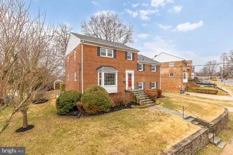 9836 Belhaven Rd, Bethesda, MD 20817