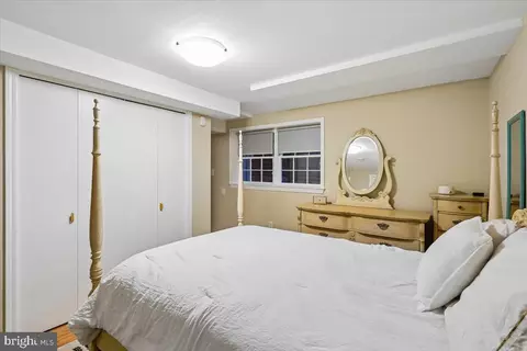 Bedroom - 8812 Maxwell Dr, Potomac, MD 20854 photo 6 of 6
