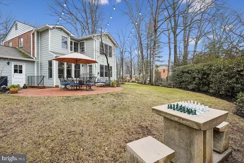 Exterior - 8812 Maxwell Dr, Potomac, MD 20854 photo 7 of 10