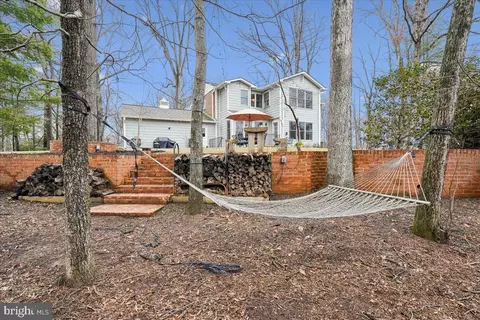 Exterior - 8812 Maxwell Dr, Potomac, MD 20854 photo 8 of 10