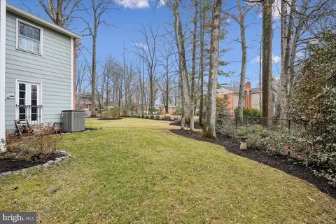 Exterior - 8812 Maxwell Dr, Potomac, MD 20854 photo 6 of 10