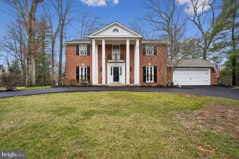 8812 Maxwell Dr, Potomac, MD 20854