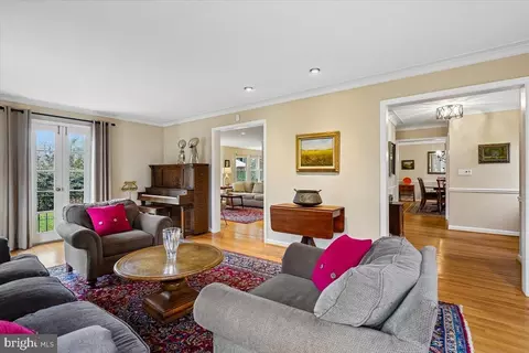 Living - 8812 Maxwell Dr, Potomac, MD 20854 photo 2 of 4