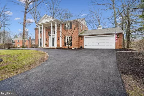 Exterior - 8812 Maxwell Dr, Potomac, MD 20854 photo 2 of 10